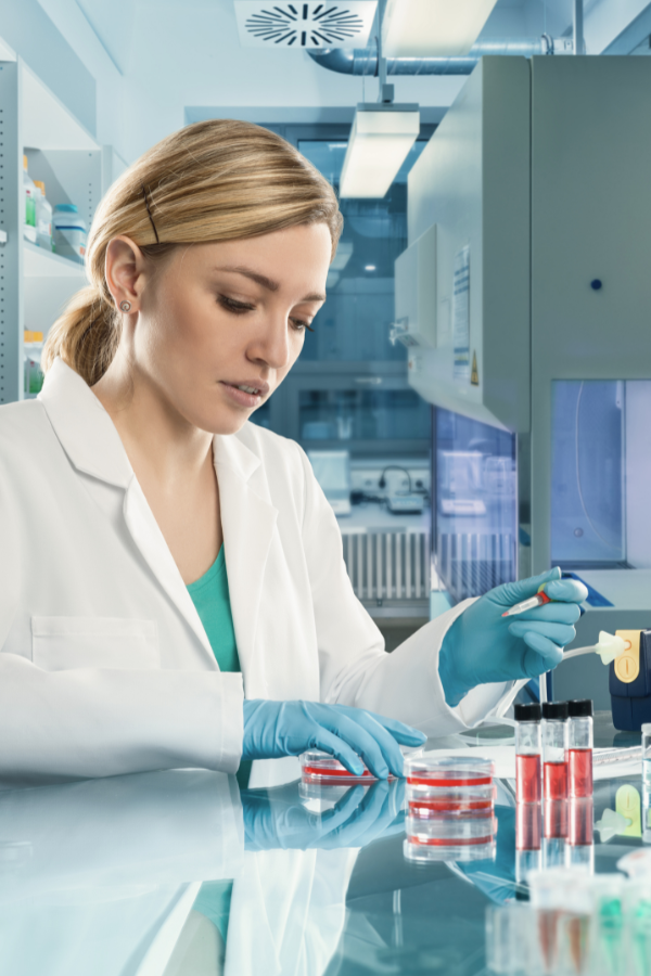 Scientist-in-the-lab1 Pharma research and development services image